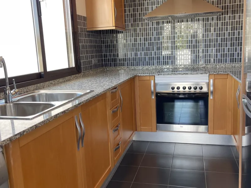 BRIGHT CORNER 3 BED APARTMENT WITH LARGE TERRACE IN GOLF HILLS, SELWO, ESTEPONA, NEXT TO LA RESINA GOLF