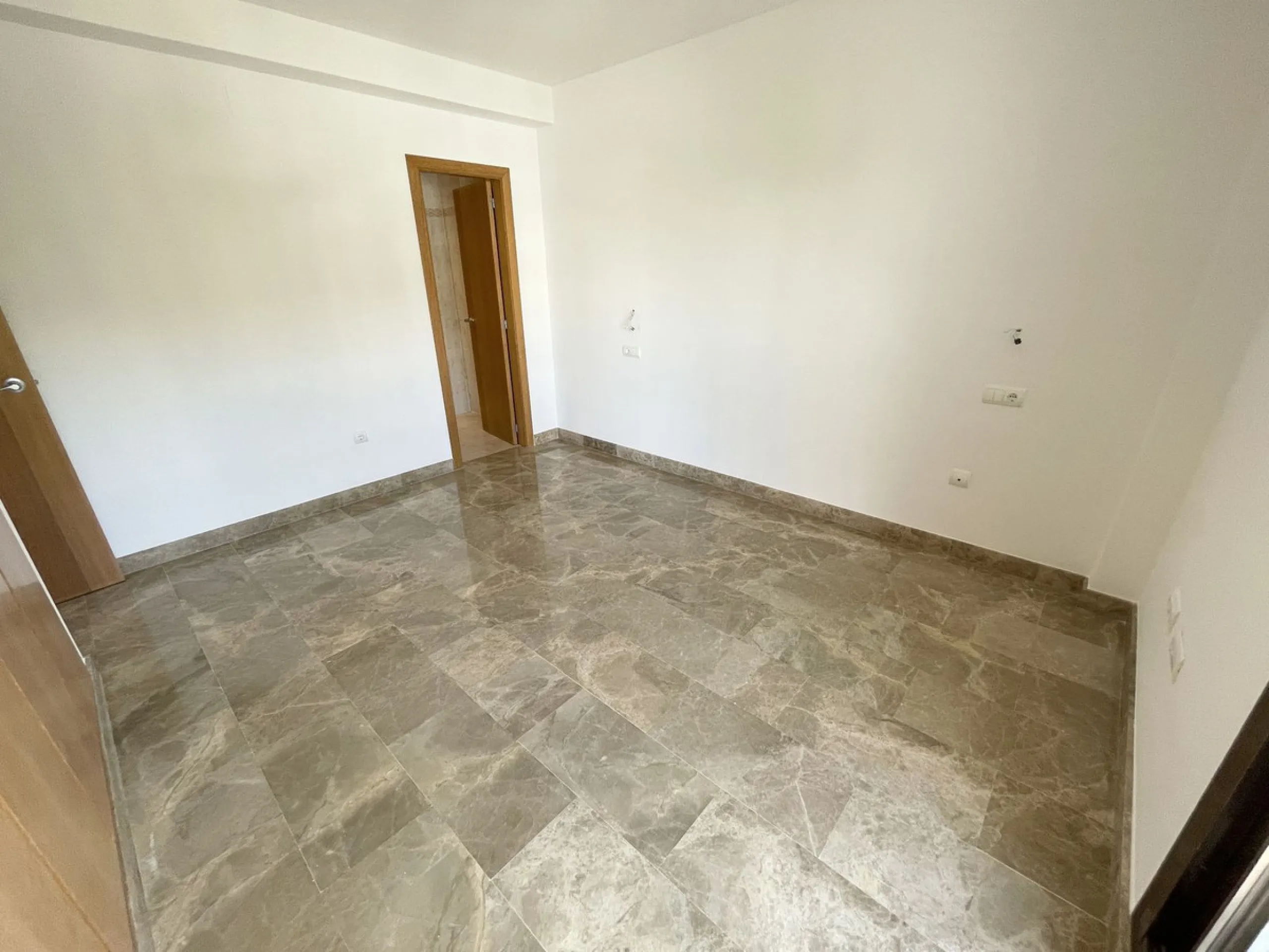 BRIGHT CORNER 3 BED APARTMENT WITH LARGE TERRACE IN GOLF HILLS, SELWO, ESTEPONA, NEXT TO LA RESINA GOLF