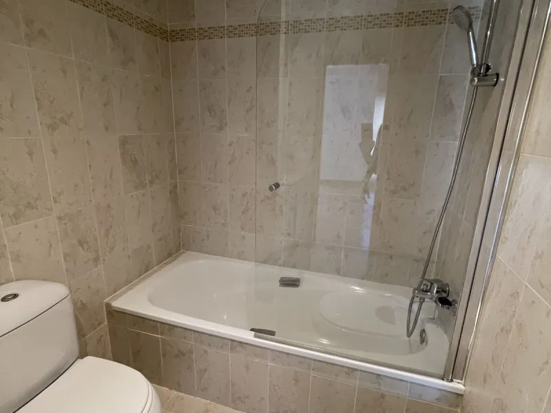 BRIGHT CORNER 3 BED APARTMENT WITH LARGE TERRACE IN GOLF HILLS, SELWO, ESTEPONA, NEXT TO LA RESINA GOLF
