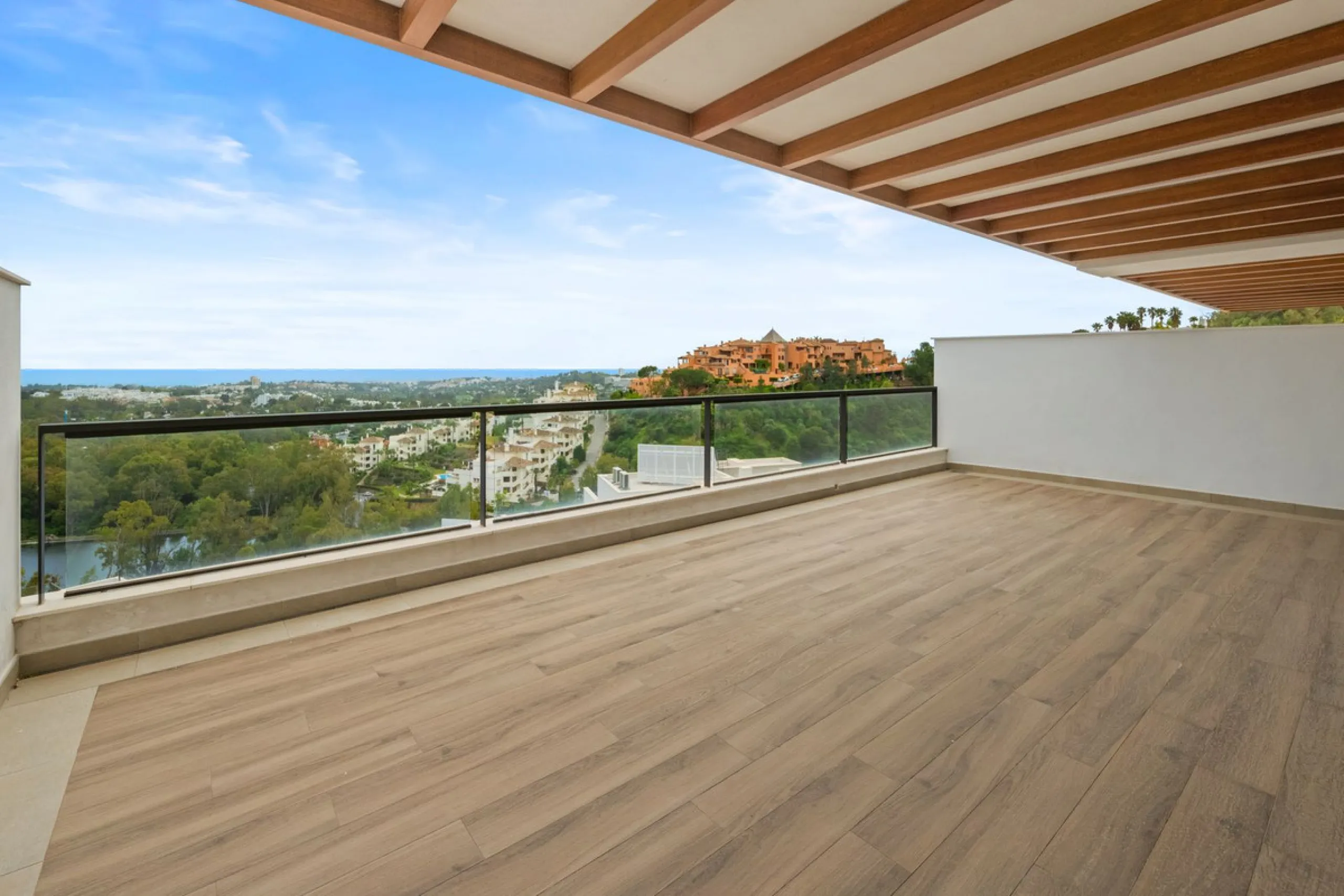 Apartment - Middle Floor Apartment в продаже в Marbella, Málaga. В доме 2 спален и 2 ванных комнат. Площадь дома 100 м²