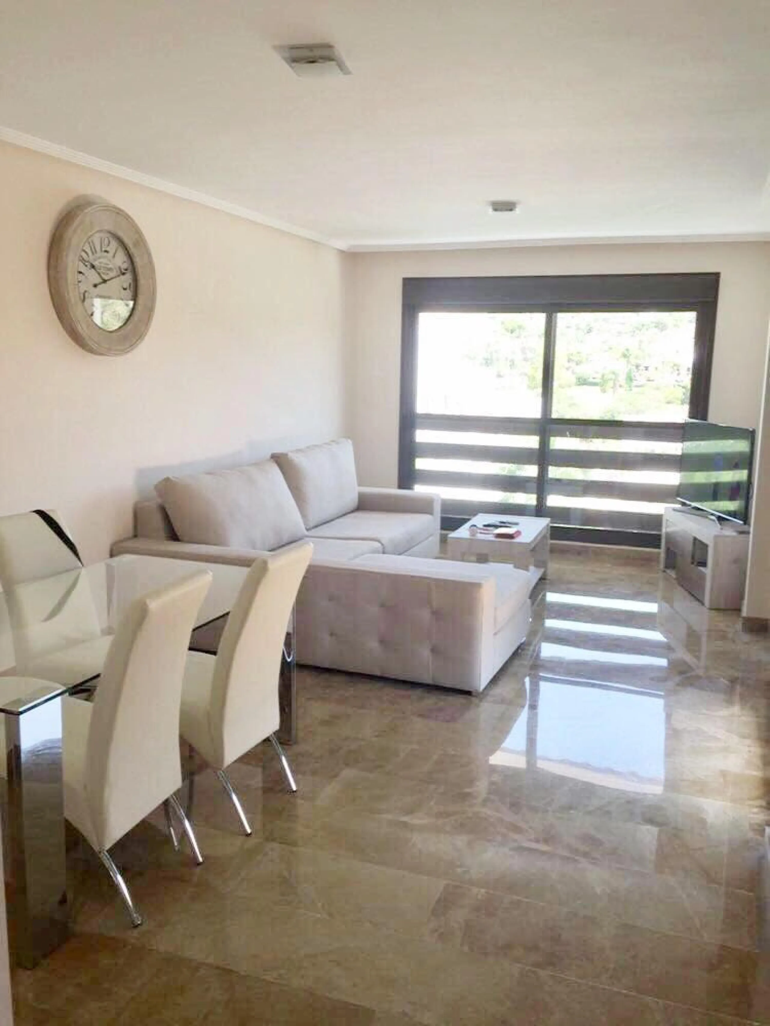 BRIGHT CORNER 3 BED APARTMENT WITH LARGE TERRACE IN GOLF HILLS, SELWO, ESTEPONA, NEXT TO LA RESINA GOLF