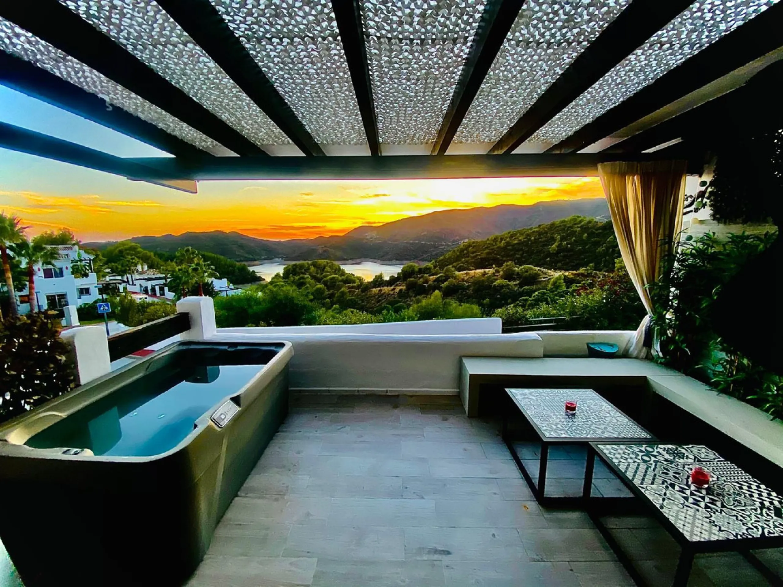 Exclusive semi-detached house in Zahara de Istán, just minutes from Marbella.