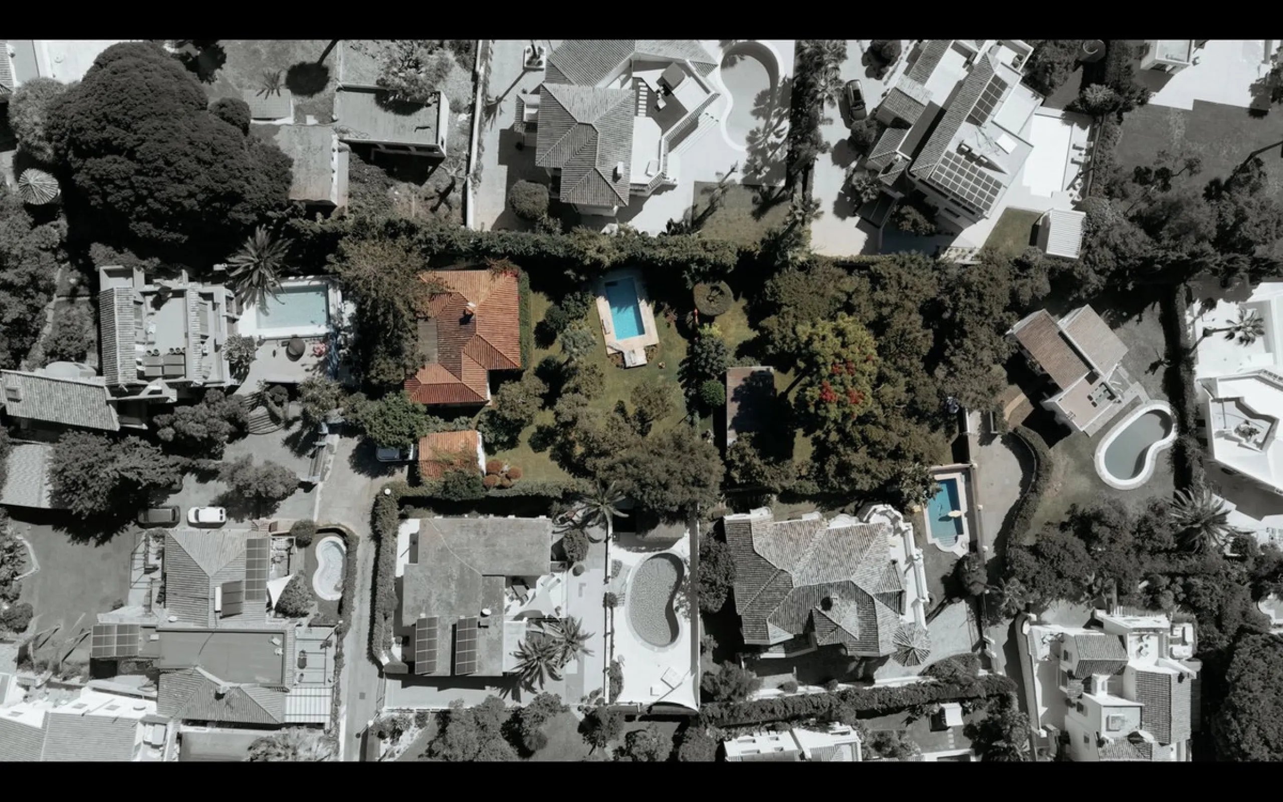 Two adjacent plots with sea views and great development potential