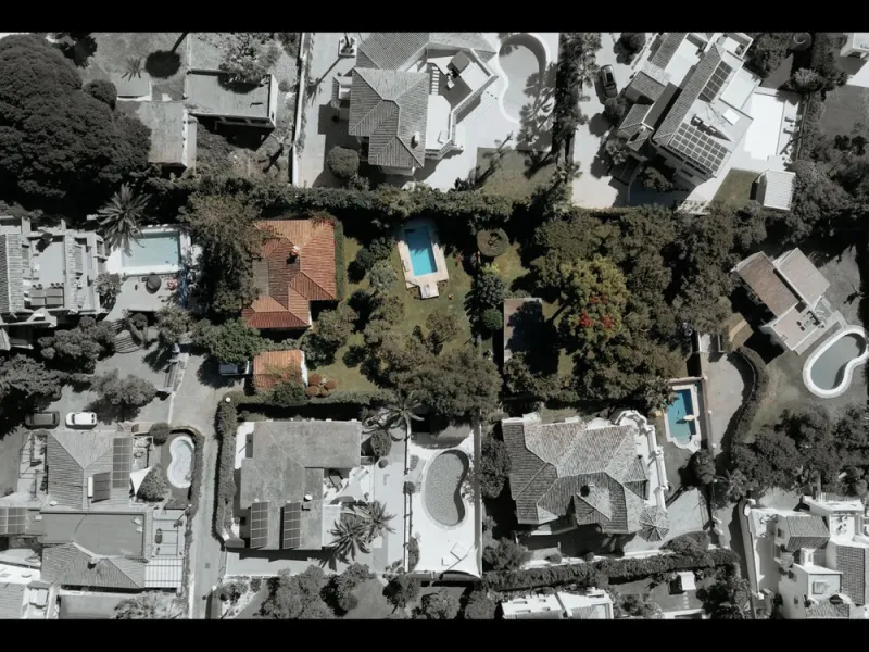 Two adjacent plots with sea views and great development potential