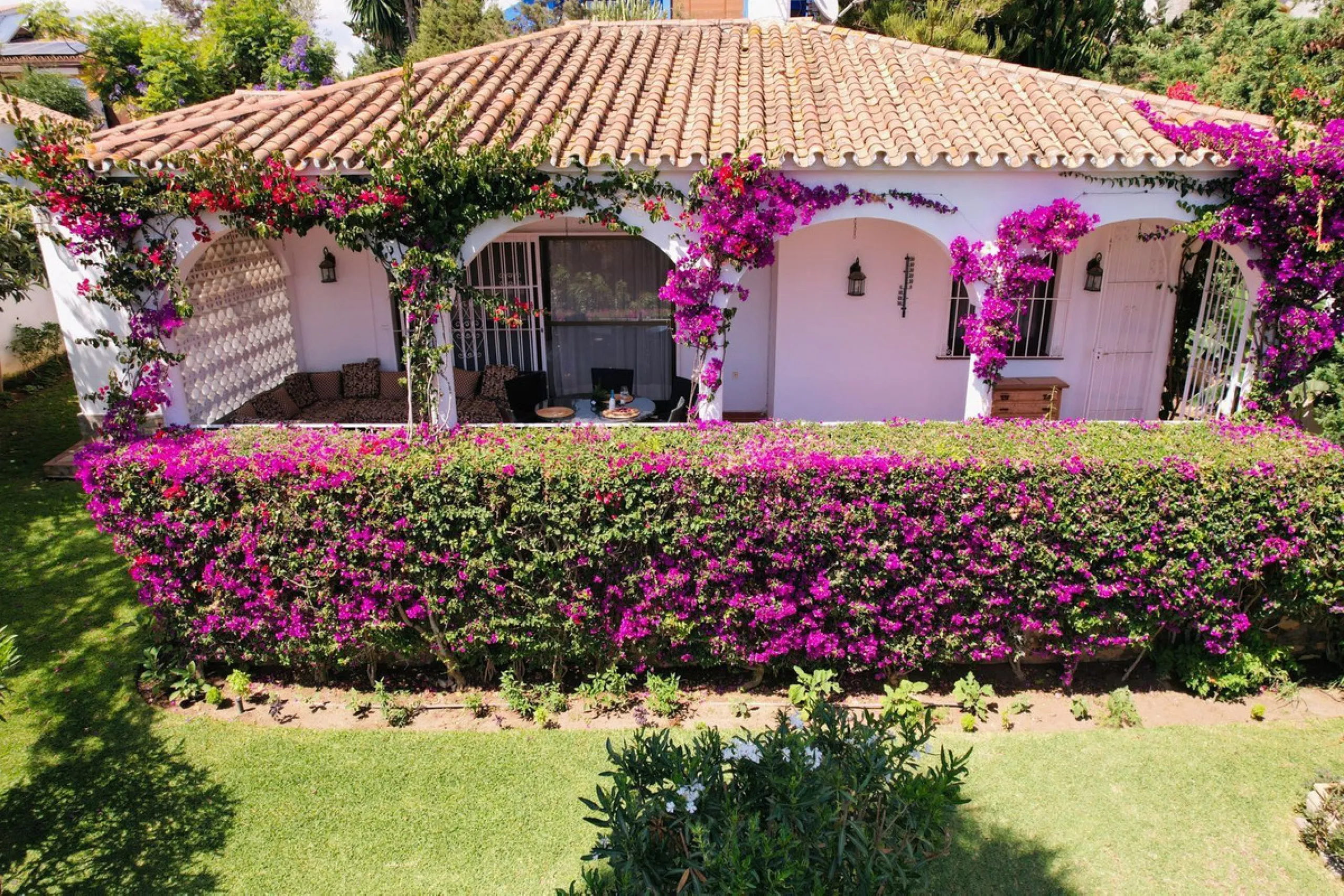 Two adjacent plots with sea views and great development potential