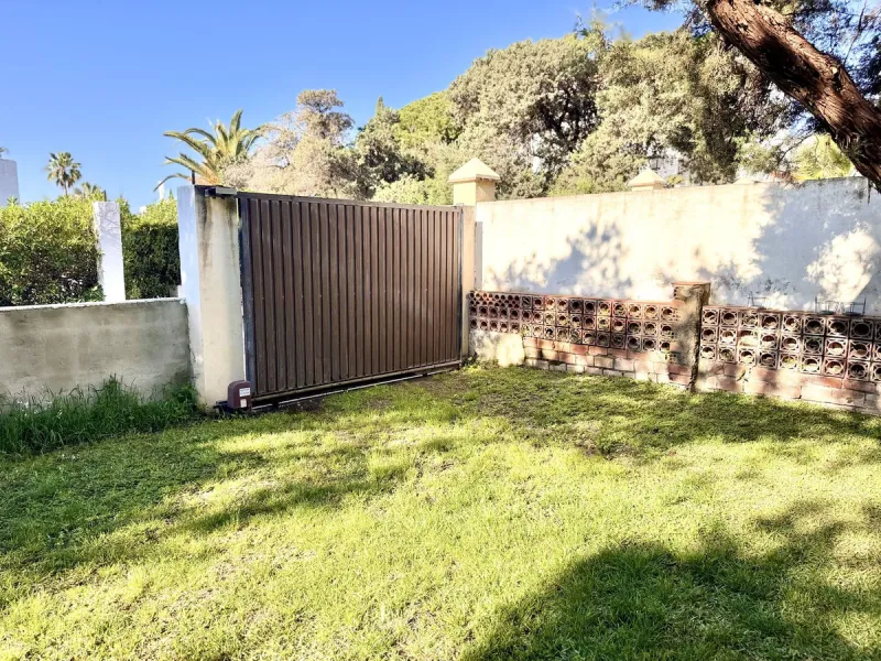 Two adjacent plots with sea views and great development potential