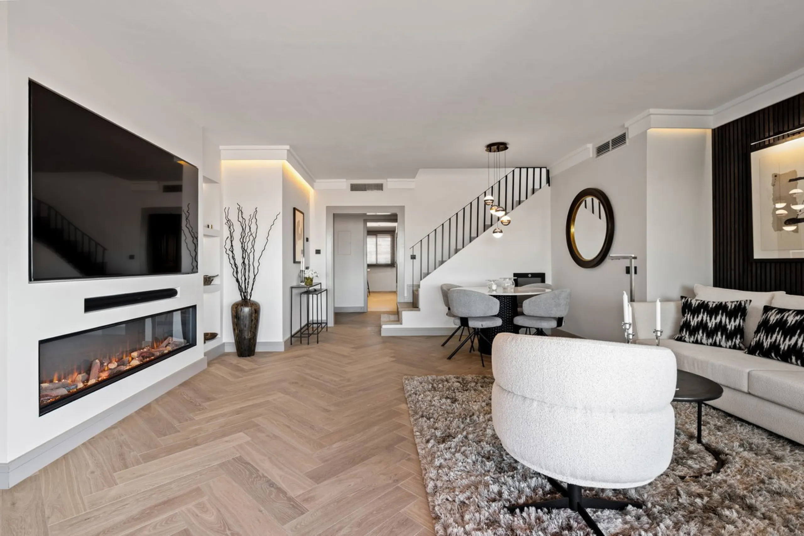 Apartment - Penthouse Duplex в продаже в Estepona, Málaga. В доме 3 спален и 2 ванных комнат. Площадь дома 156 м²