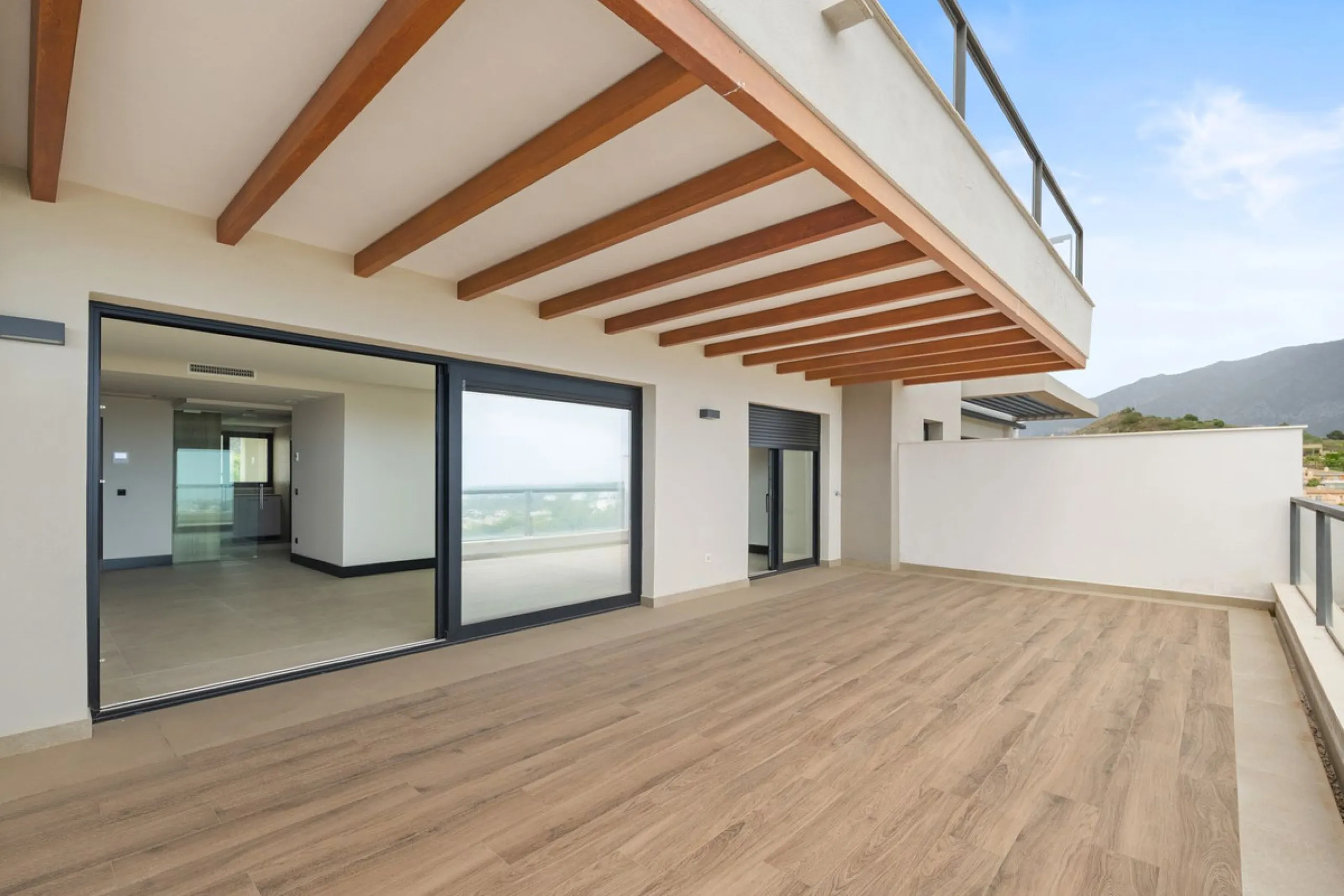 Apartment - Middle Floor Apartment в продаже в Marbella, Málaga. В доме 2 спален и 2 ванных комнат. Площадь дома 100 м²