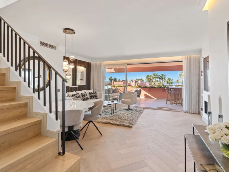 Apartment - Penthouse Duplex в продаже в Estepona, Málaga. В доме 3 спален и 2 ванных комнат. Площадь дома 156 м²