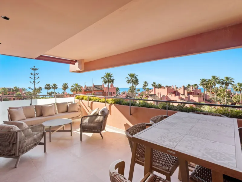 Apartment - Penthouse Duplex в продаже в Estepona, Málaga. В доме 3 спален и 2 ванных комнат. Площадь дома 156 м²