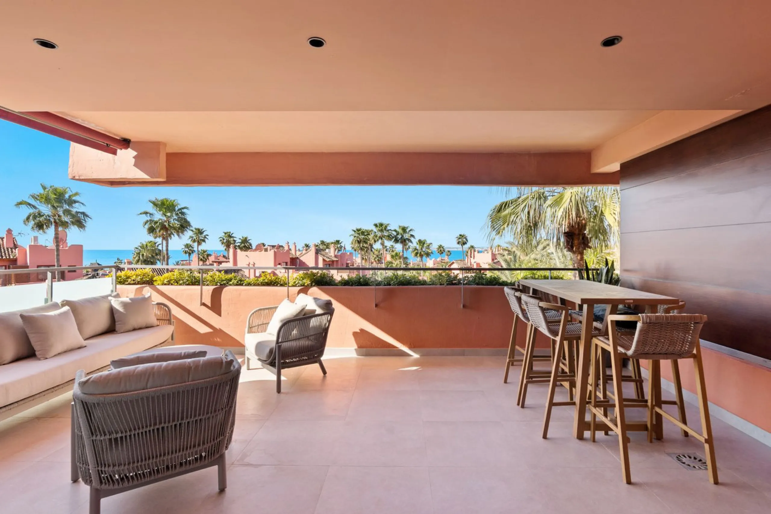Apartment - Penthouse Duplex в продаже в Estepona, Málaga. В доме 3 спален и 2 ванных комнат. Площадь дома 156 м²
