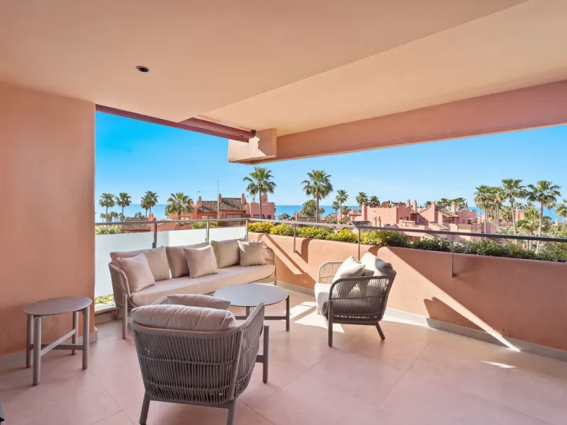 Apartment - Penthouse Duplex в продаже в Estepona, Málaga. В доме 3 спален и 2 ванных комнат. Площадь дома 156 м²