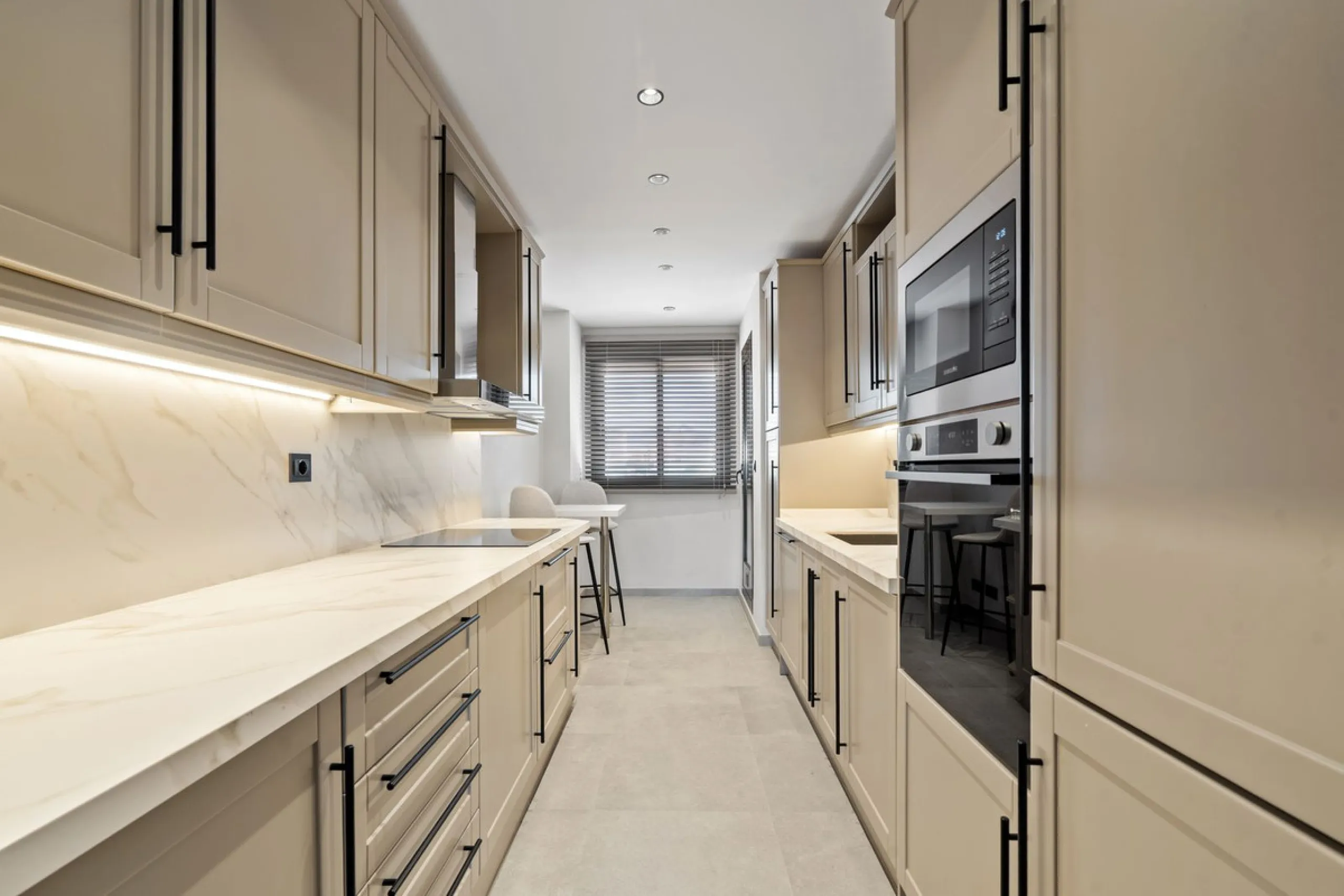 Apartment - Penthouse Duplex в продаже в Estepona, Málaga. В доме 3 спален и 2 ванных комнат. Площадь дома 156 м²