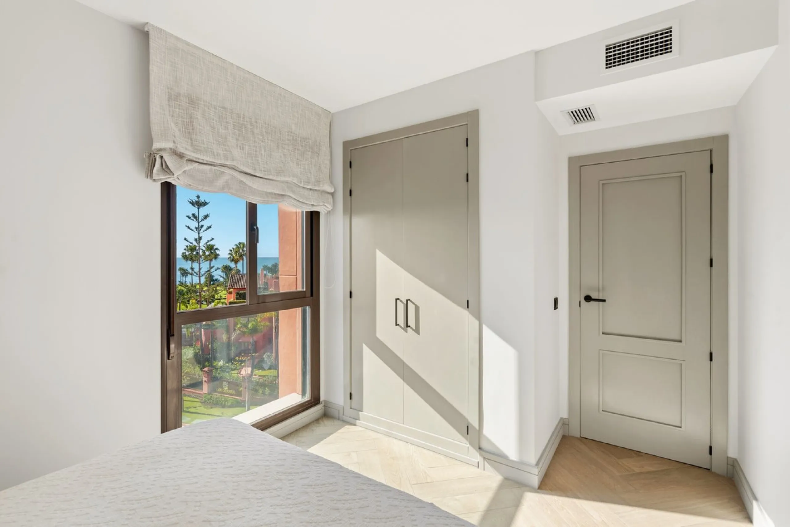 Apartment - Penthouse Duplex в продаже в Estepona, Málaga. В доме 3 спален и 2 ванных комнат. Площадь дома 156 м²