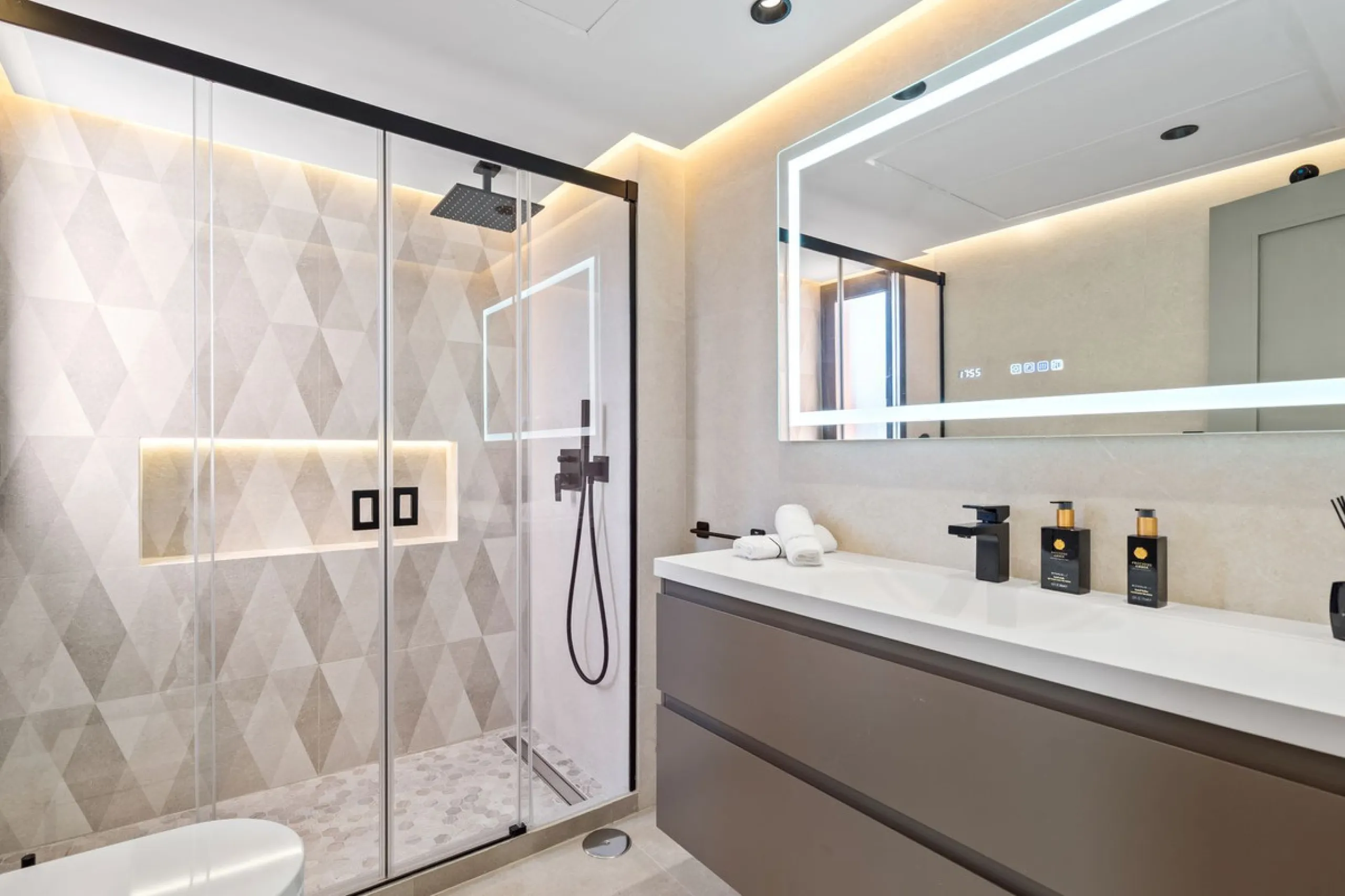 Apartment - Penthouse Duplex в продаже в Estepona, Málaga. В доме 3 спален и 2 ванных комнат. Площадь дома 156 м²