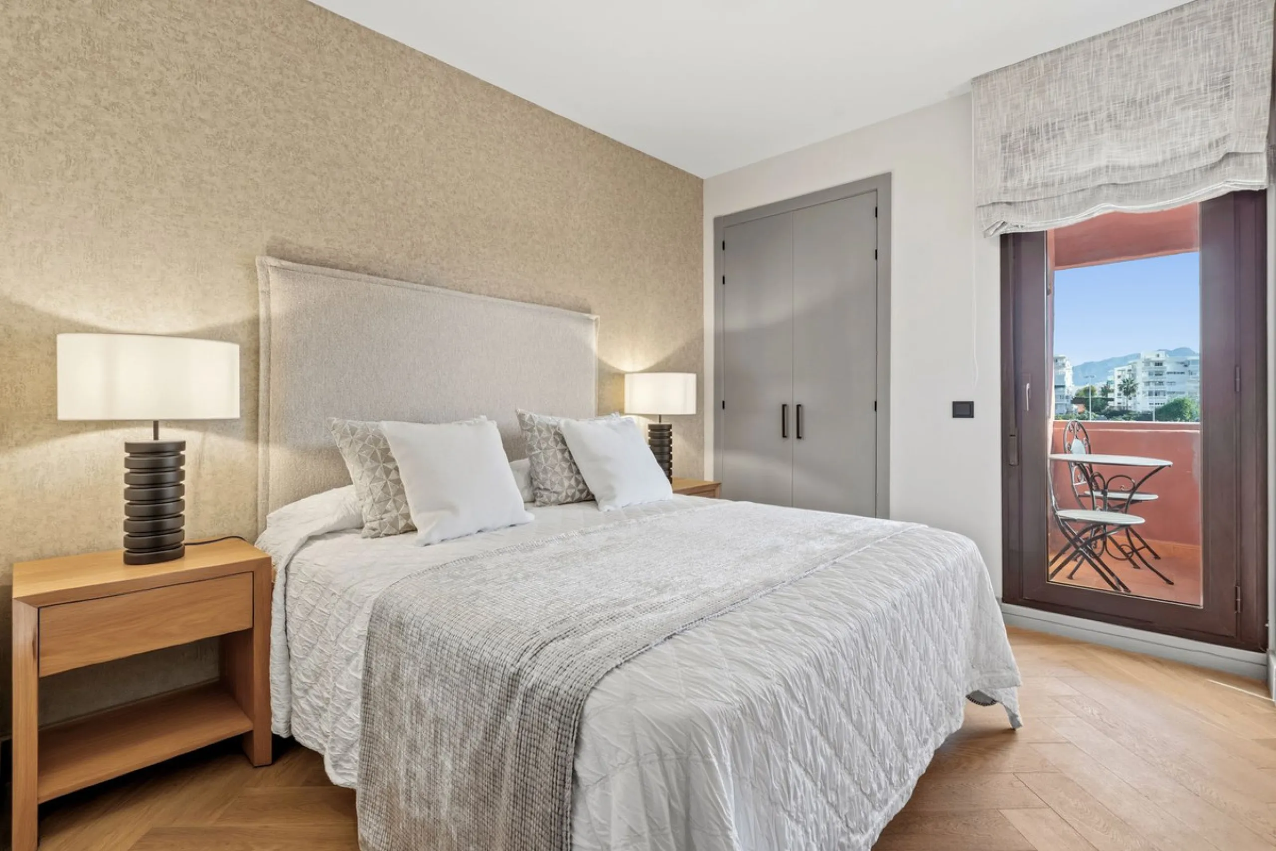 Apartment - Penthouse Duplex в продаже в Estepona, Málaga. В доме 3 спален и 2 ванных комнат. Площадь дома 156 м²