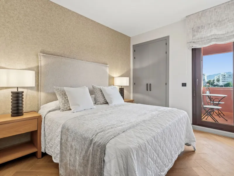 Apartment - Penthouse Duplex в продаже в Estepona, Málaga. В доме 3 спален и 2 ванных комнат. Площадь дома 156 м²