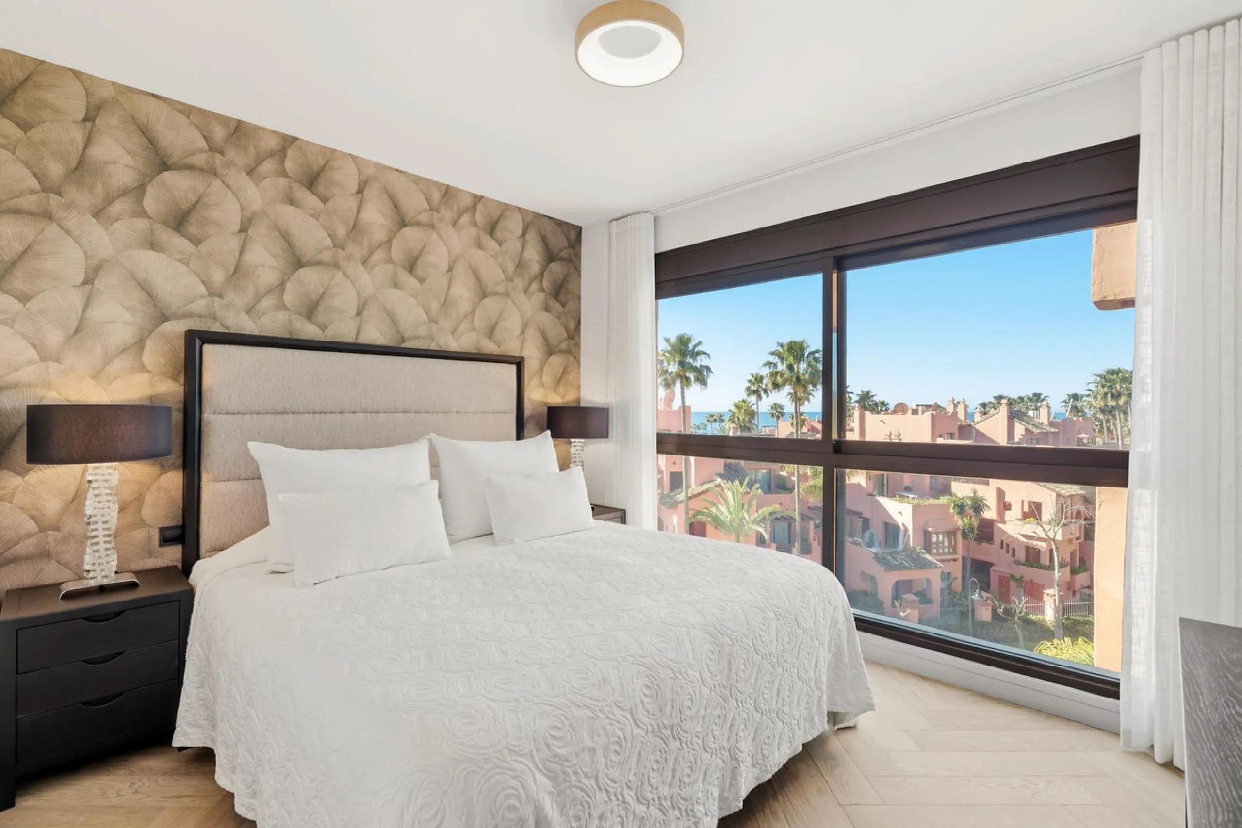 Apartment - Penthouse Duplex в продаже в Estepona, Málaga. В доме 3 спален и 2 ванных комнат. Площадь дома 156 м²