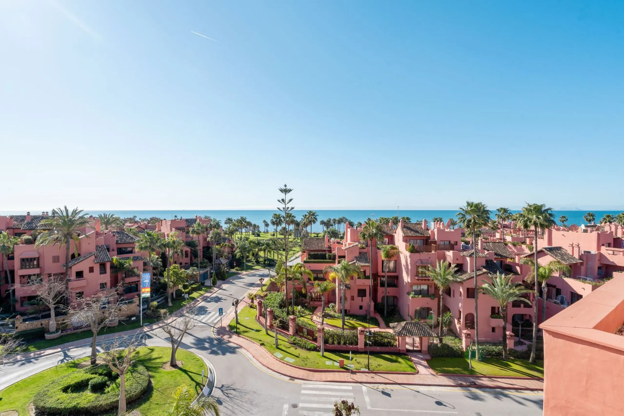 Apartment - Penthouse Duplex в продаже в Estepona, Málaga. В доме 3 спален и 2 ванных комнат. Площадь дома 156 м²