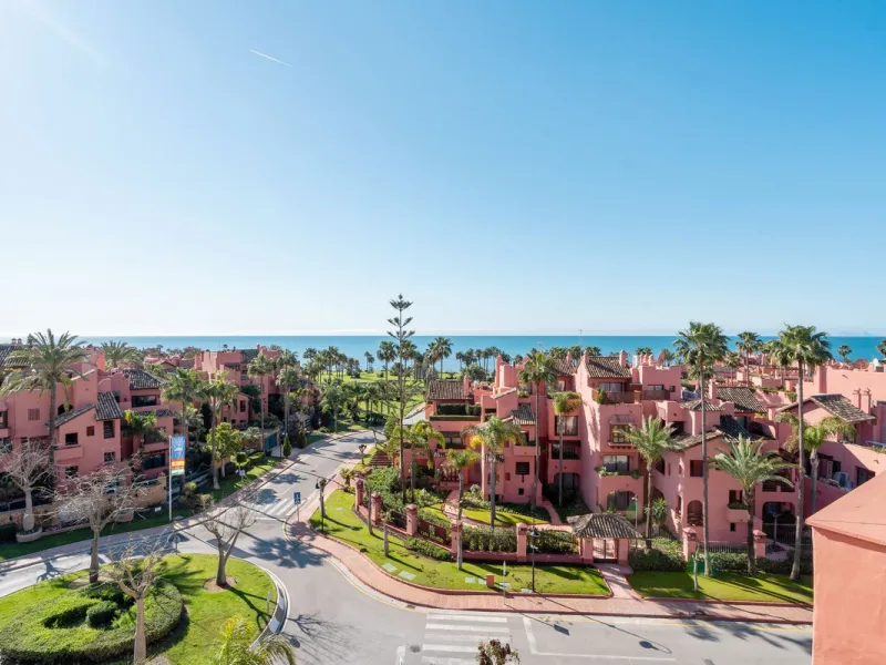 Apartment - Penthouse Duplex в продаже в Estepona, Málaga. В доме 3 спален и 2 ванных комнат. Площадь дома 156 м²