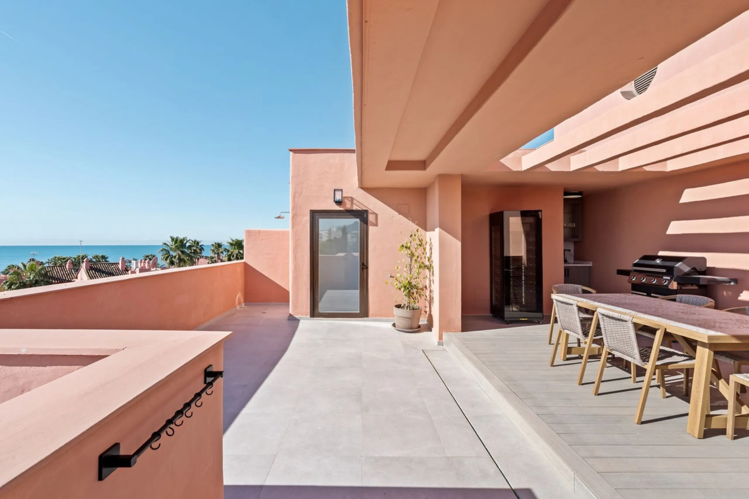 Apartment - Penthouse Duplex в продаже в Estepona, Málaga. В доме 3 спален и 2 ванных комнат. Площадь дома 156 м²