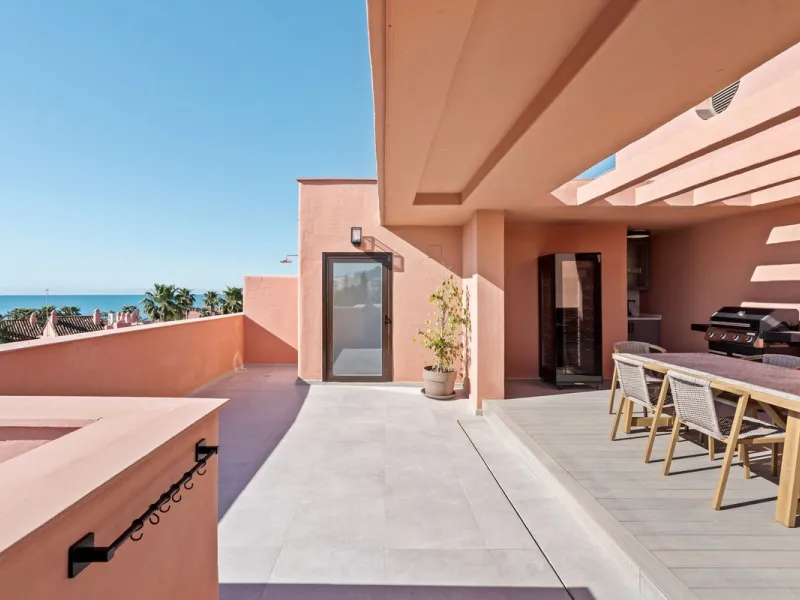 Apartment - Penthouse Duplex в продаже в Estepona, Málaga. В доме 3 спален и 2 ванных комнат. Площадь дома 156 м²