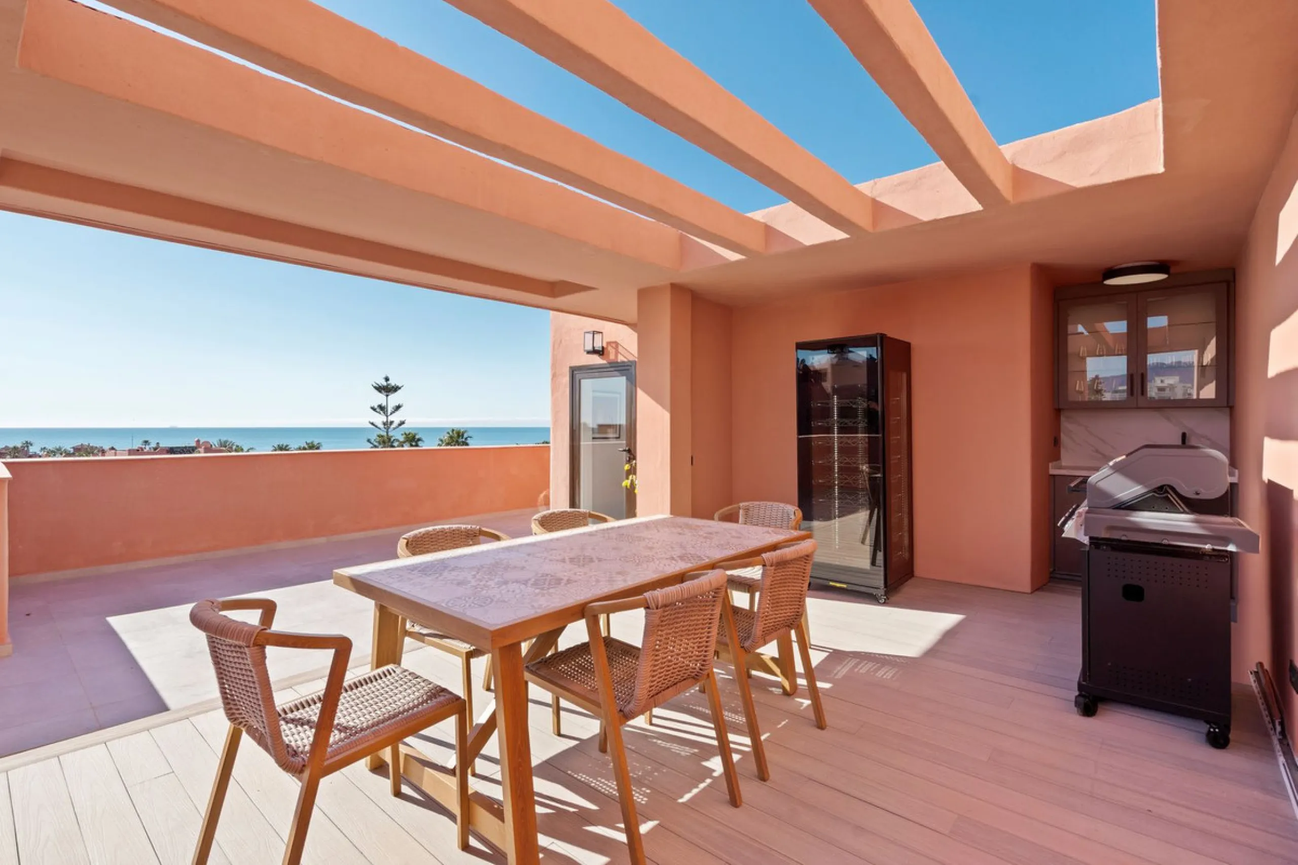 Apartment - Penthouse Duplex в продаже в Estepona, Málaga. В доме 3 спален и 2 ванных комнат. Площадь дома 156 м²