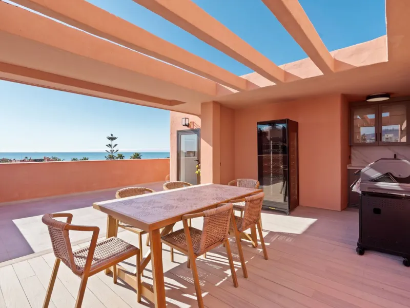 Apartment - Penthouse Duplex в продаже в Estepona, Málaga. В доме 3 спален и 2 ванных комнат. Площадь дома 156 м²