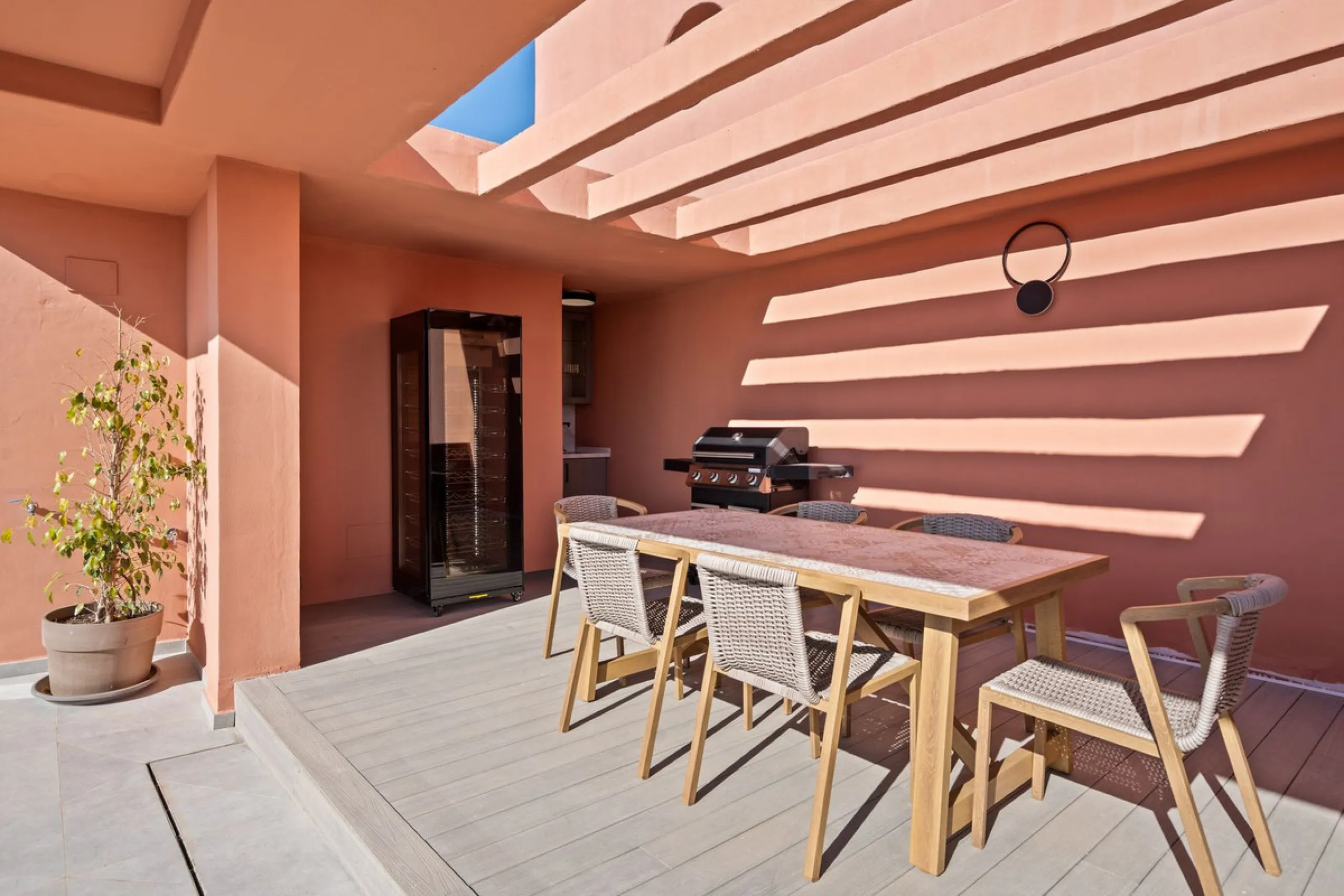 Apartment - Penthouse Duplex в продаже в Estepona, Málaga. В доме 3 спален и 2 ванных комнат. Площадь дома 156 м²