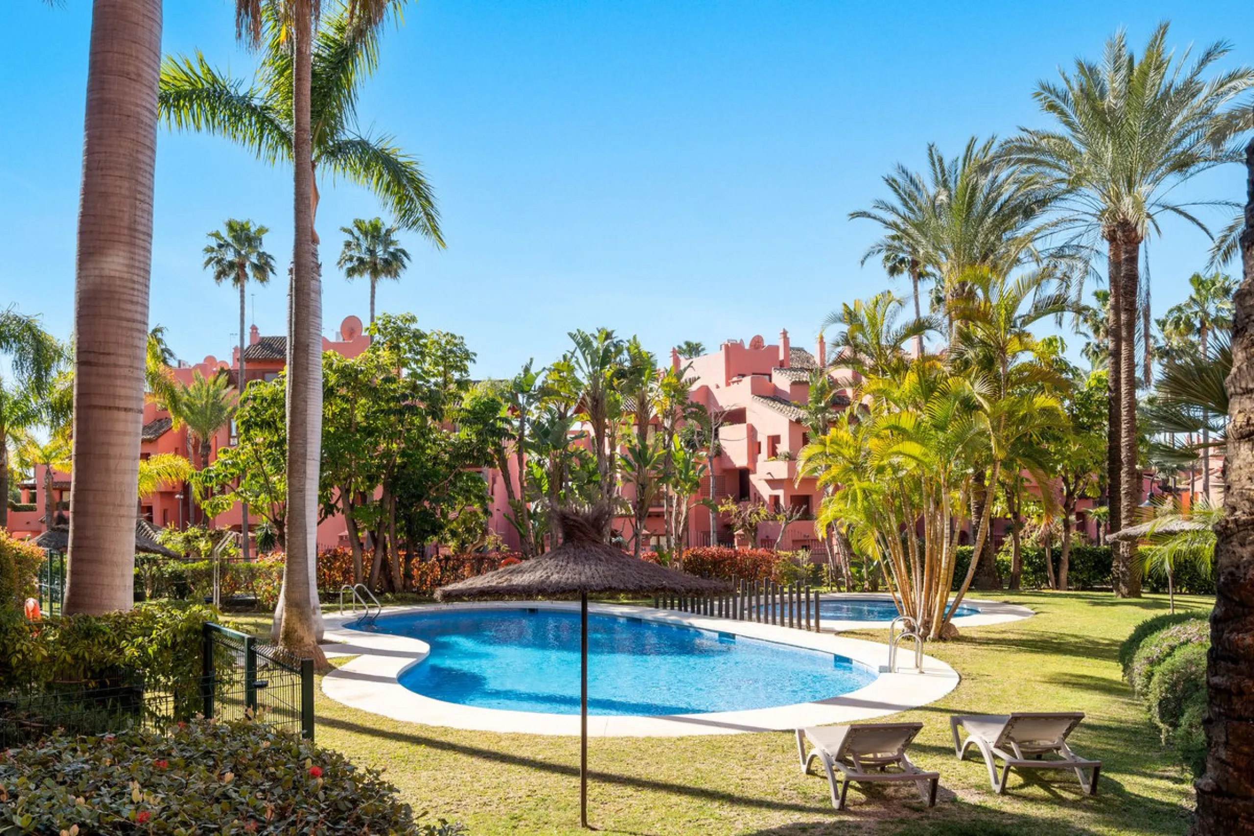 Apartment - Penthouse Duplex в продаже в Estepona, Málaga. В доме 3 спален и 2 ванных комнат. Площадь дома 156 м²