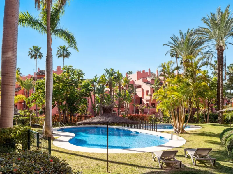 Apartment - Penthouse Duplex в продаже в Estepona, Málaga. В доме 3 спален и 2 ванных комнат. Площадь дома 156 м²