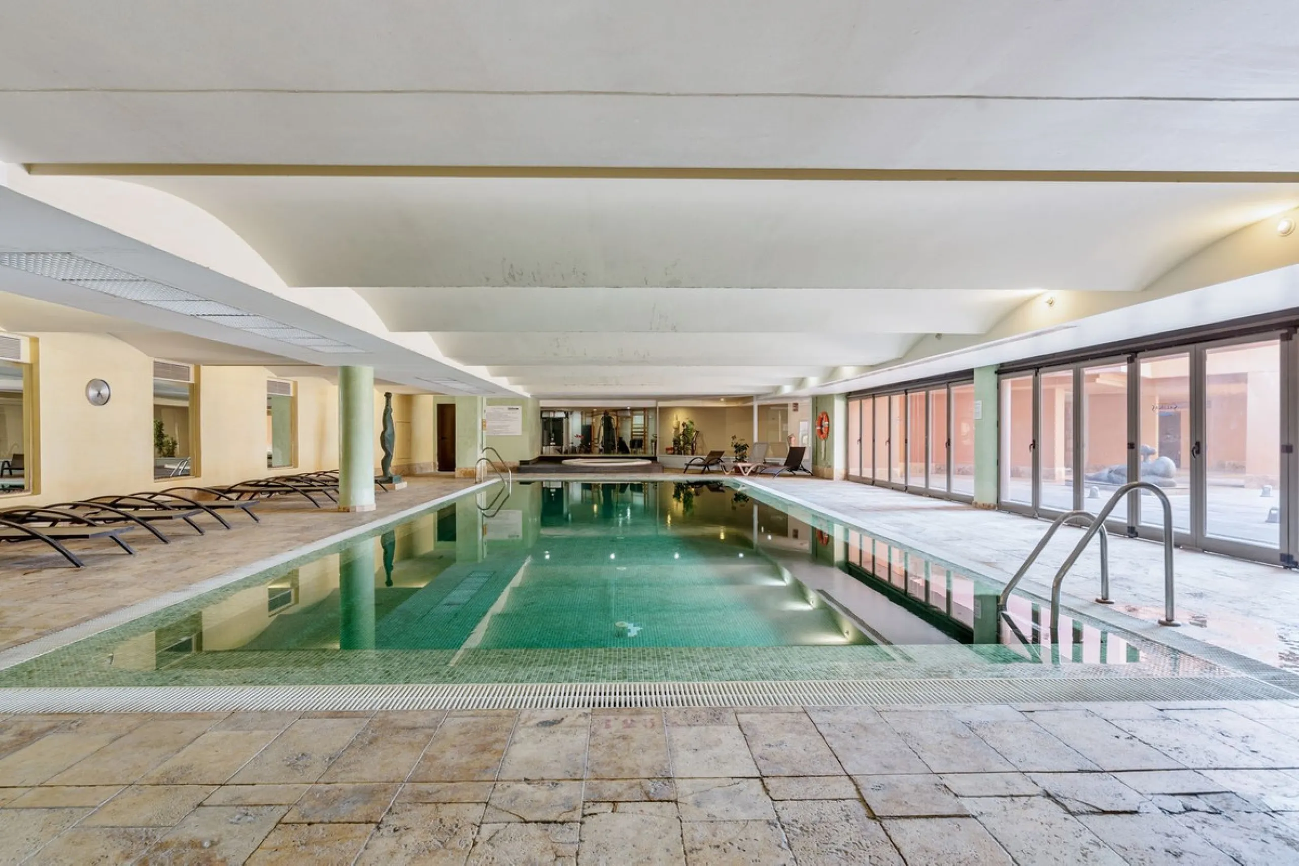 Apartment - Penthouse Duplex в продаже в Estepona, Málaga. В доме 3 спален и 2 ванных комнат. Площадь дома 156 м²