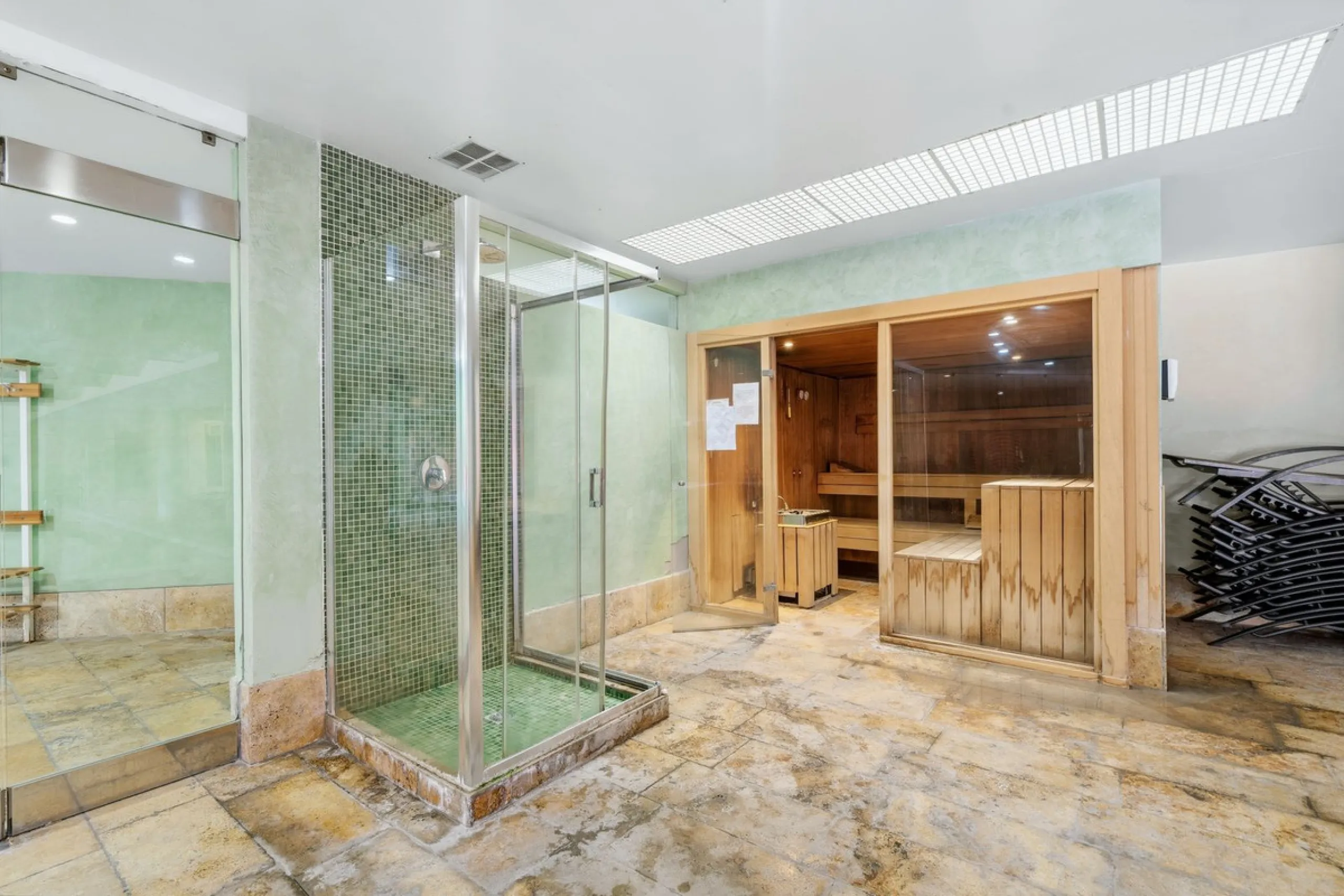 Apartment - Penthouse Duplex в продаже в Estepona, Málaga. В доме 3 спален и 2 ванных комнат. Площадь дома 156 м²