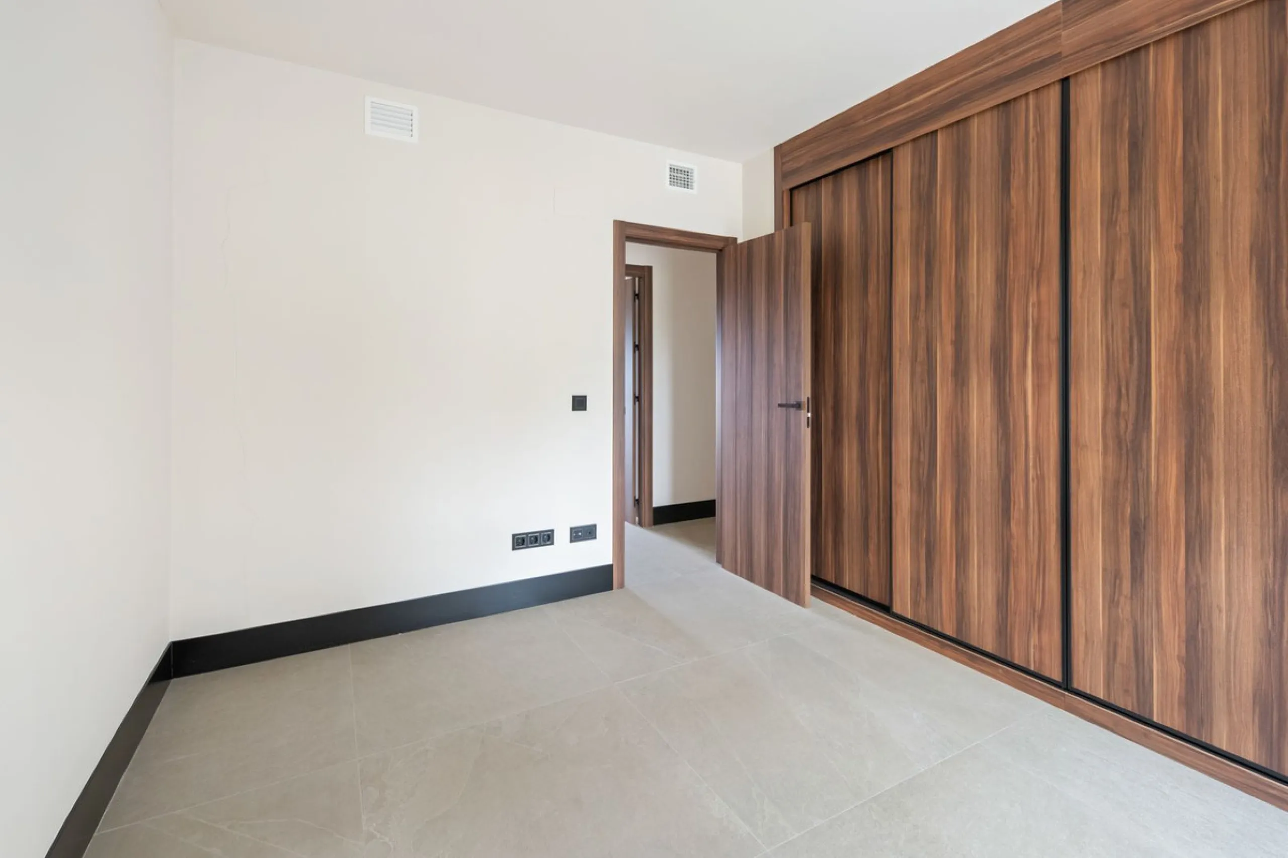 Apartment - Middle Floor Apartment в продаже в Marbella, Málaga. В доме 2 спален и 2 ванных комнат. Площадь дома 100 м²