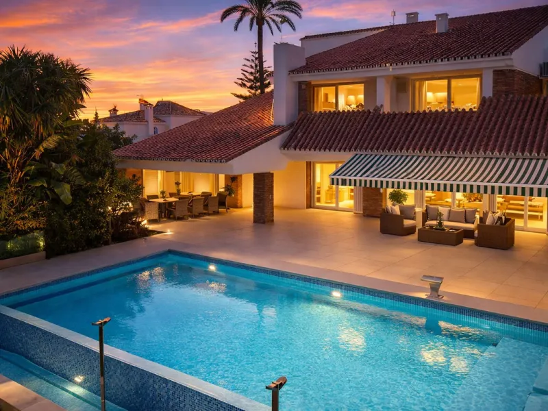Elegant Marbella Estate on a Prime and Rare Plot — 800 meters Walking Distance to Puerto Banús. Unique Development Opportunity — 4,205m² Plot with Potential for Up to 4 Villas, or Plans for one large villa and separate Guest House, or to knock down and bu