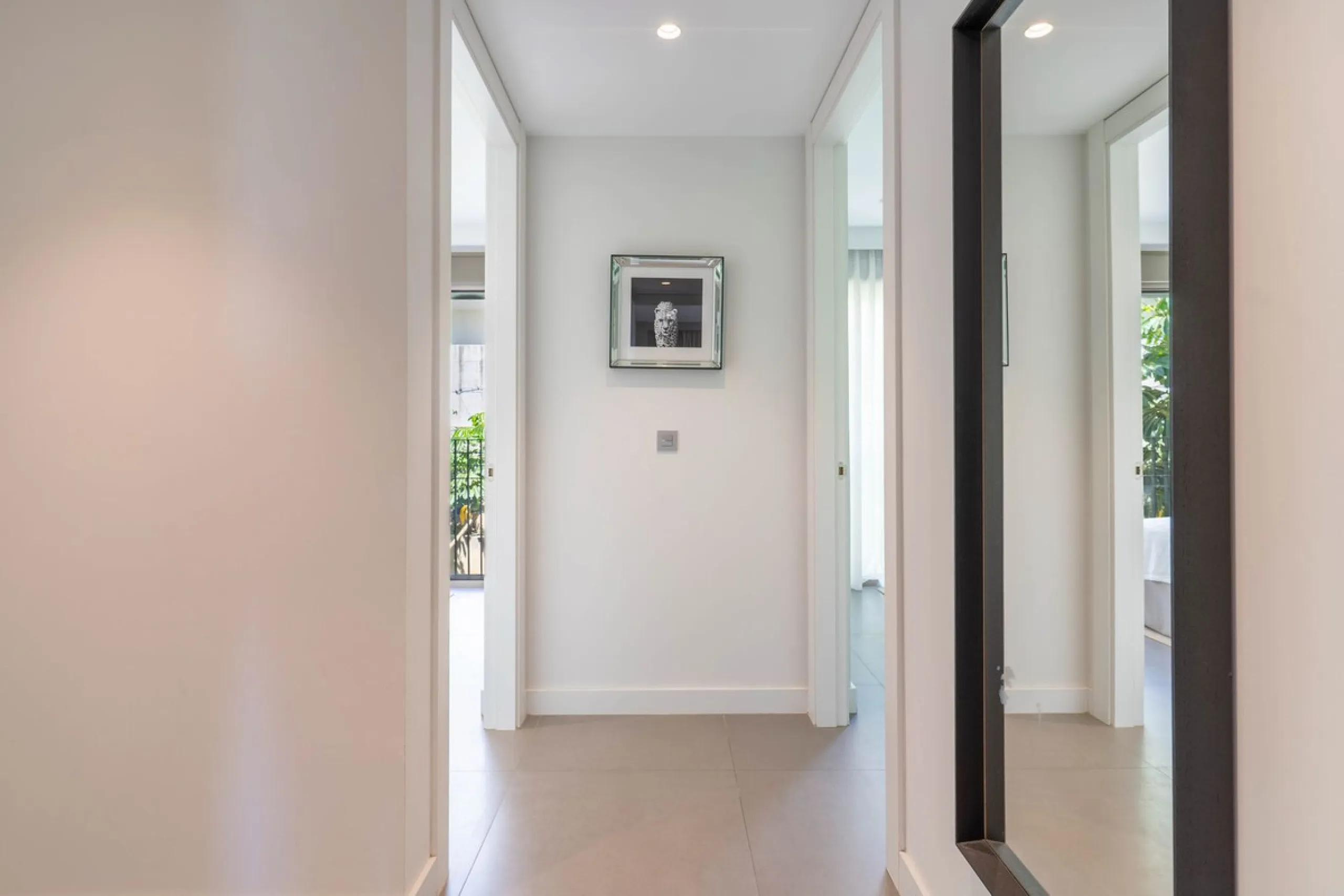 This spectacular 270 m² penthouse combines spaciousness, design and exclusivity. The property has 4 bedrooms, 3 bathrooms and a spacious and bright living room with direct access to a large private terrace, ideal for enjoying the Mediterranean climate all