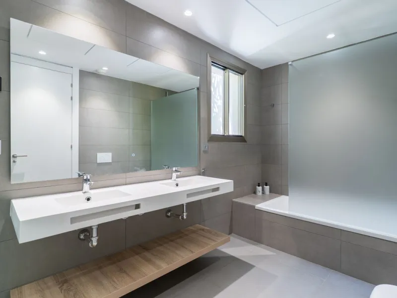 This spectacular 270 m² penthouse combines spaciousness, design and exclusivity. The property has 4 bedrooms, 3 bathrooms and a spacious and bright living room with direct access to a large private terrace, ideal for enjoying the Mediterranean climate all