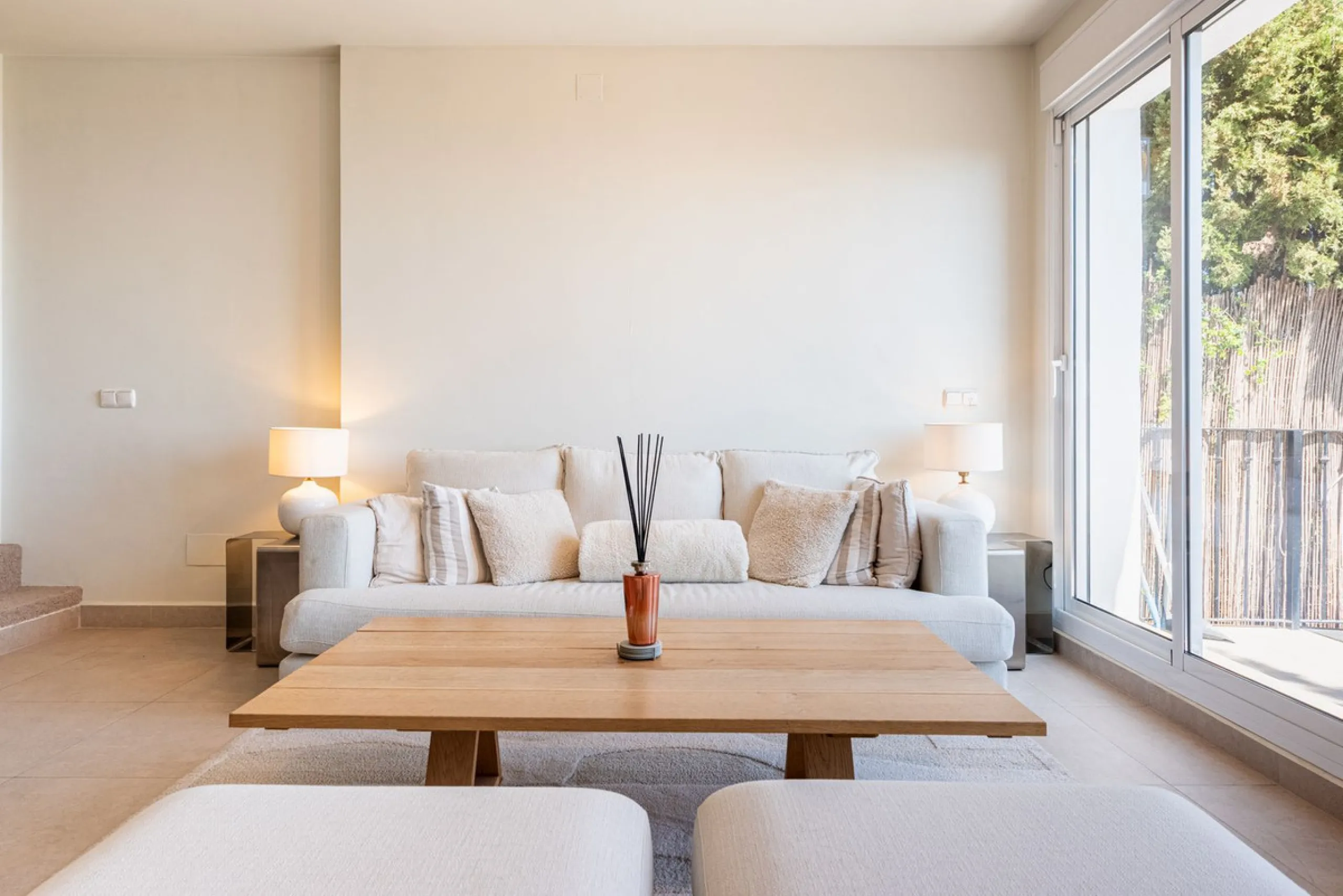 Nestled in the charming Andalusian pueblo of Altos de Los Monteros, this beautifully refurbished townhouse offers breathtaking panoramic views over the Mediterranean Sea and Marbella. Surrounded by nature and set within a peaceful community of traditional