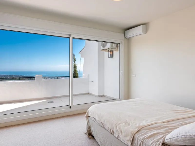 Nestled in the charming Andalusian pueblo of Altos de Los Monteros, this beautifully refurbished townhouse offers breathtaking panoramic views over the Mediterranean Sea and Marbella. Surrounded by nature and set within a peaceful community of traditional