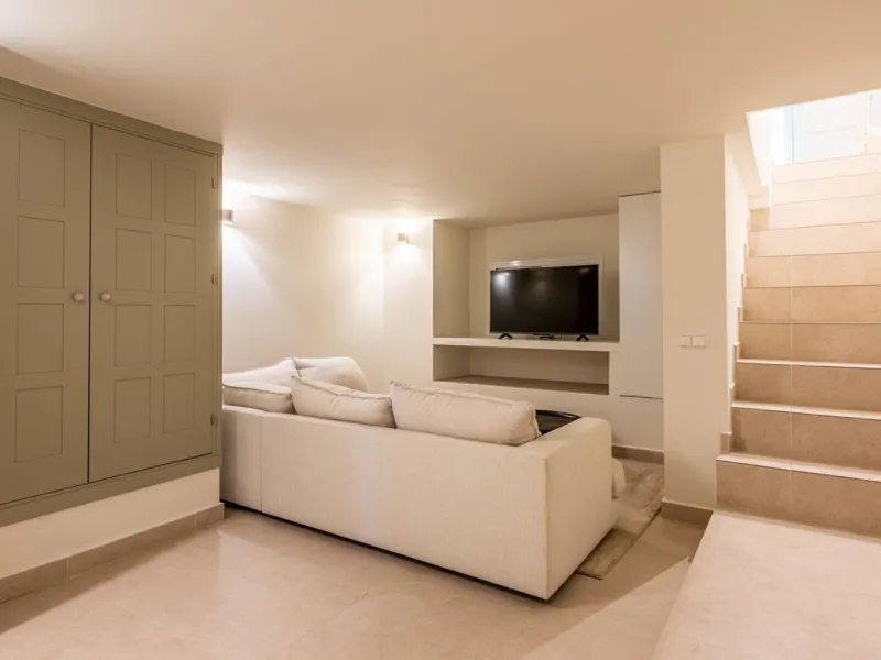 Nestled in the charming Andalusian pueblo of Altos de Los Monteros, this beautifully refurbished townhouse offers breathtaking panoramic views over the Mediterranean Sea and Marbella. Surrounded by nature and set within a peaceful community of traditional
