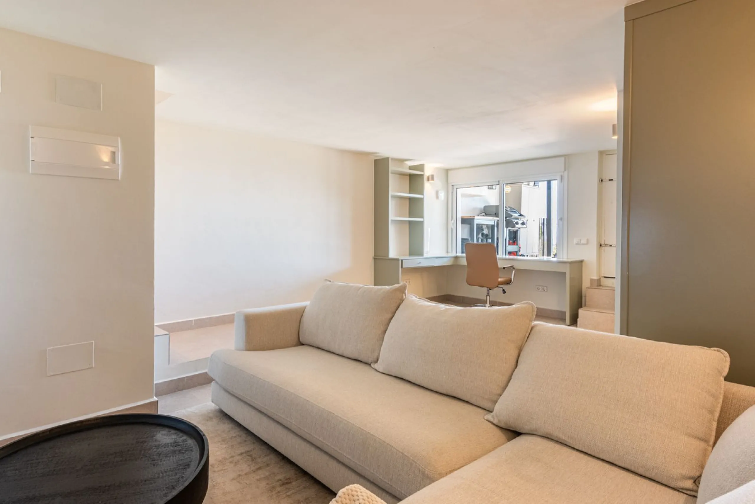 Nestled in the charming Andalusian pueblo of Altos de Los Monteros, this beautifully refurbished townhouse offers breathtaking panoramic views over the Mediterranean Sea and Marbella. Surrounded by nature and set within a peaceful community of traditional