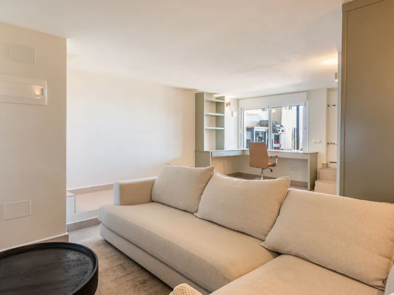 Nestled in the charming Andalusian pueblo of Altos de Los Monteros, this beautifully refurbished townhouse offers breathtaking panoramic views over the Mediterranean Sea and Marbella. Surrounded by nature and set within a peaceful community of traditional