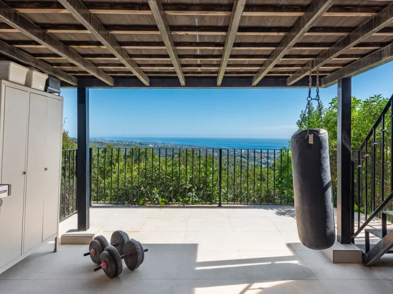 Nestled in the charming Andalusian pueblo of Altos de Los Monteros, this beautifully refurbished townhouse offers breathtaking panoramic views over the Mediterranean Sea and Marbella. Surrounded by nature and set within a peaceful community of traditional