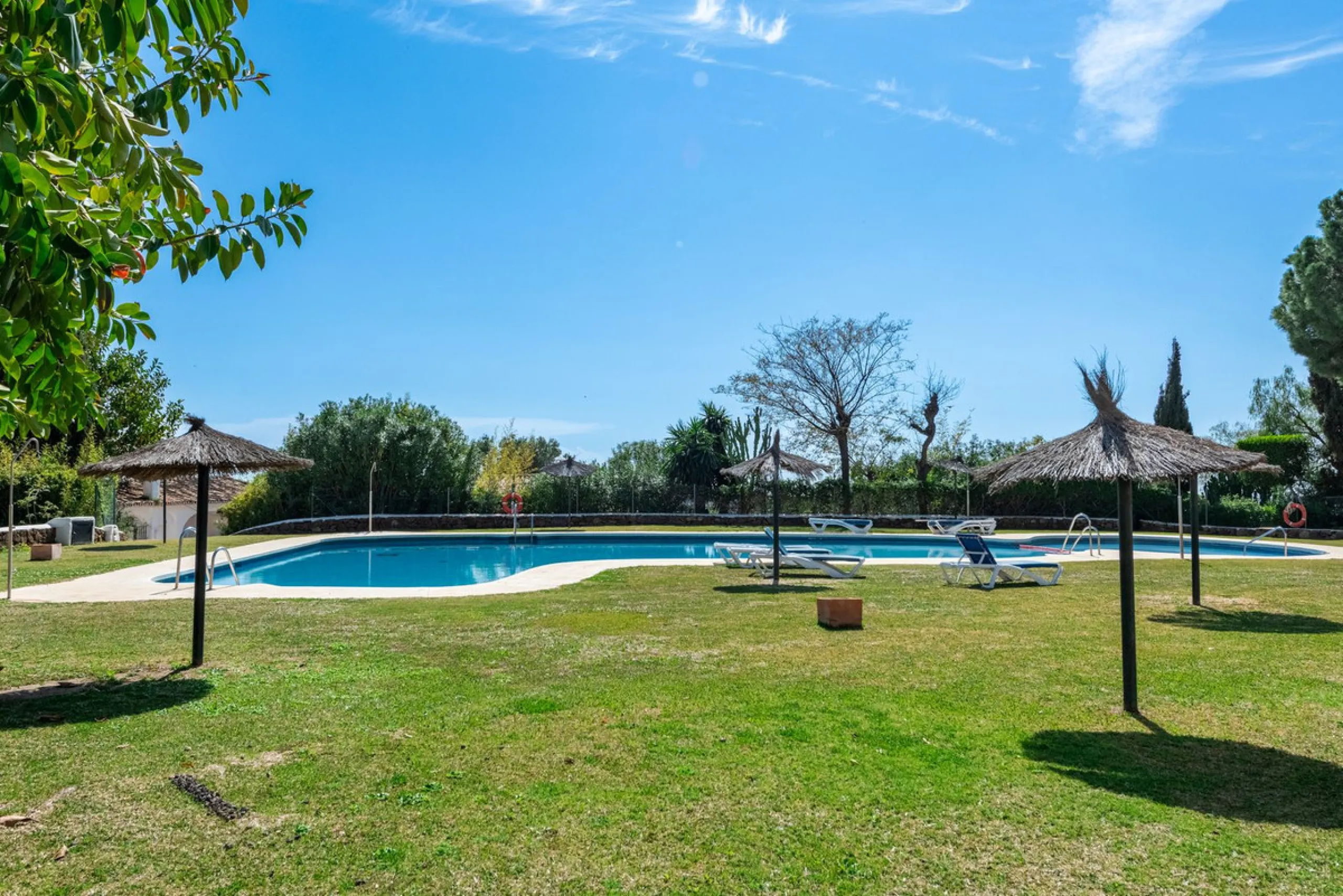 Nestled in the charming Andalusian pueblo of Altos de Los Monteros, this beautifully refurbished townhouse offers breathtaking panoramic views over the Mediterranean Sea and Marbella. Surrounded by nature and set within a peaceful community of traditional