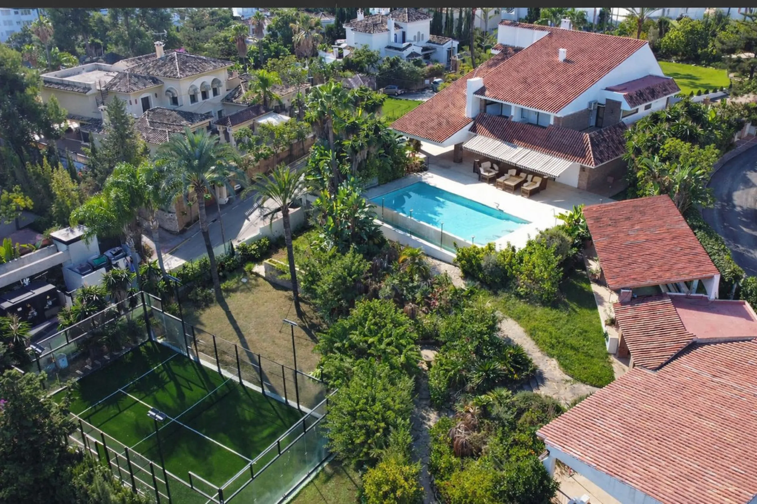 Elegant Marbella Estate on a Prime and Rare Plot — 800 meters Walking Distance to Puerto Banús. Unique Development Opportunity — 4,205m² Plot with Potential for Up to 4 Villas, or Plans for one large villa and separate Guest House, or to knock down and bu