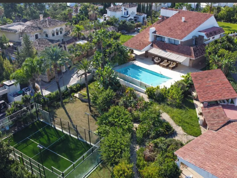 Elegant Marbella Estate on a Prime and Rare Plot — 800 meters Walking Distance to Puerto Banús. Unique Development Opportunity — 4,205m² Plot with Potential for Up to 4 Villas, or Plans for one large villa and separate Guest House, or to knock down and bu