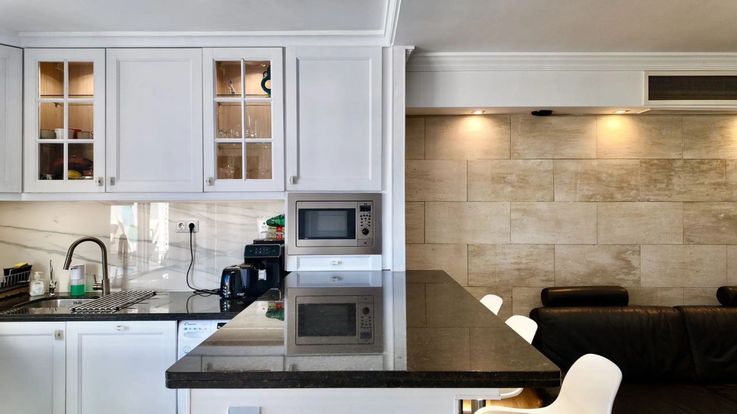 A fully renovated duplex penthouse with panoramic sea views, La Concha and Gibraltar for under €400,000 is a rare opportunity in Marbella.