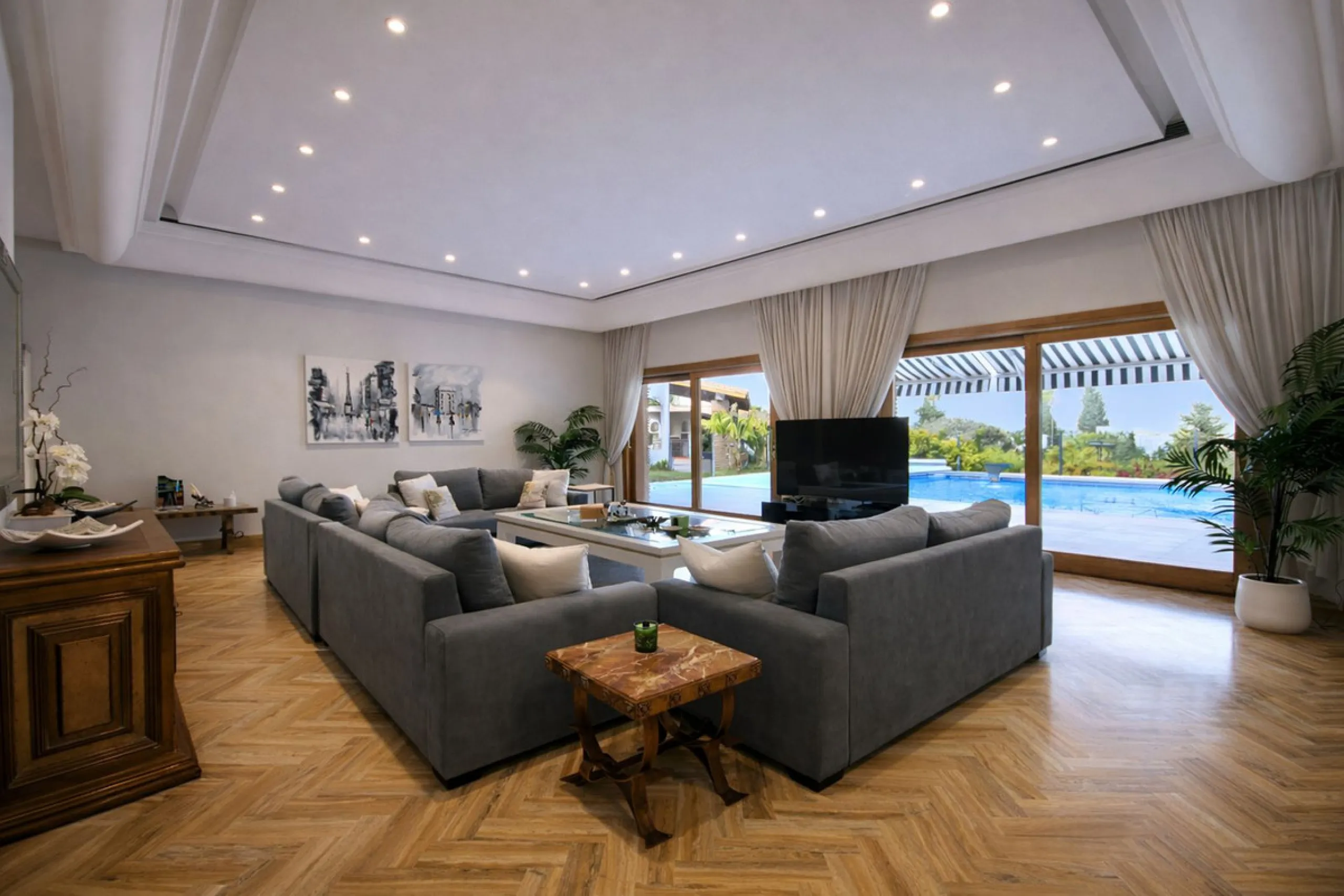 Elegant Marbella Estate on a Prime and Rare Plot — 800 meters Walking Distance to Puerto Banús. Unique Development Opportunity — 4,205m² Plot with Potential for Up to 4 Villas, or Plans for one large villa and separate Guest House, or to knock down and bu
