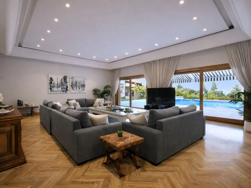 Elegant Marbella Estate on a Prime and Rare Plot — 800 meters Walking Distance to Puerto Banús. Unique Development Opportunity — 4,205m² Plot with Potential for Up to 4 Villas, or Plans for one large villa and separate Guest House, or to knock down and bu