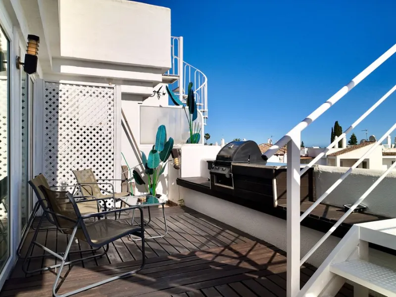 A fully renovated duplex penthouse with panoramic sea views, La Concha and Gibraltar for under €400,000 is a rare opportunity in Marbella.